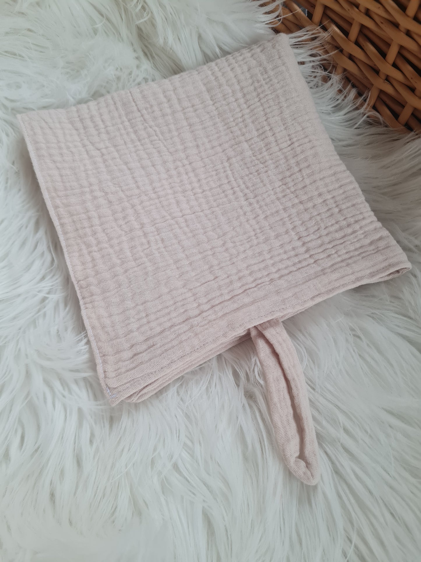 Muslino merliukas su kilpele žindukui arba kramtukui pasikabinti 40/40 cm