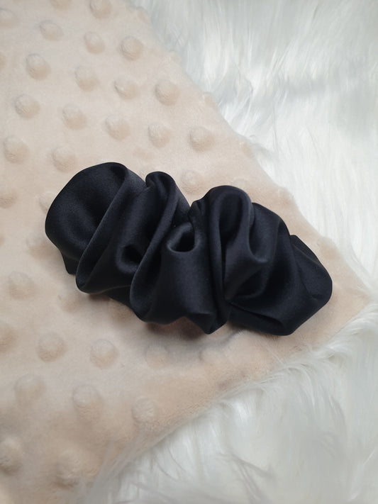 Armani šilko juodas sagutis 10 cm