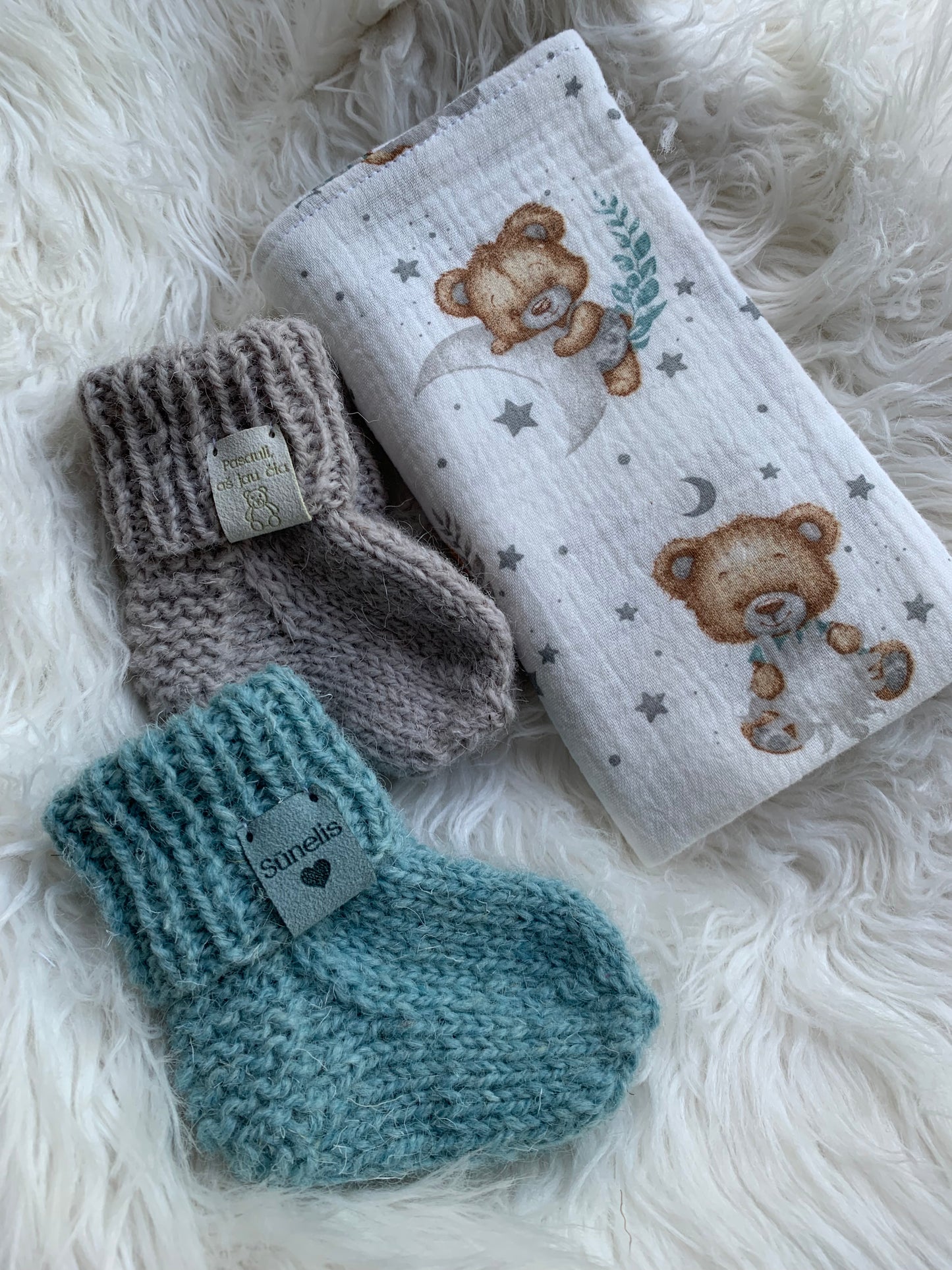 Kojinyčių komplektas naujagimiui berniukui + muslino merliukas