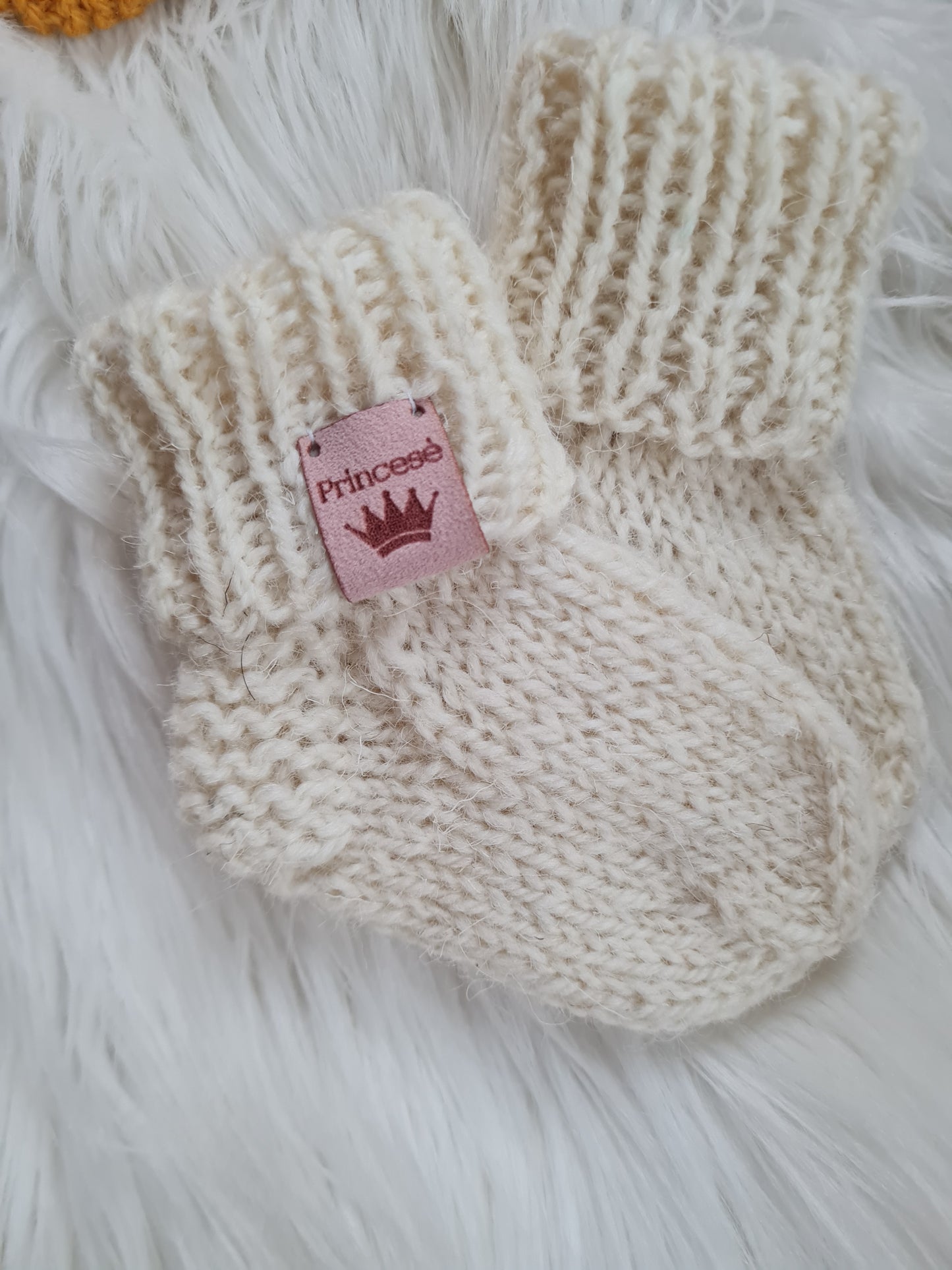Storesnės vilnos kojinytės 10 cm